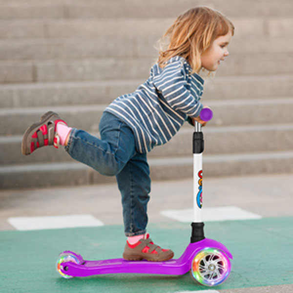 
                
                    Load image into Gallery viewer, beleev kids scooter 3 wheel light up 
                
            