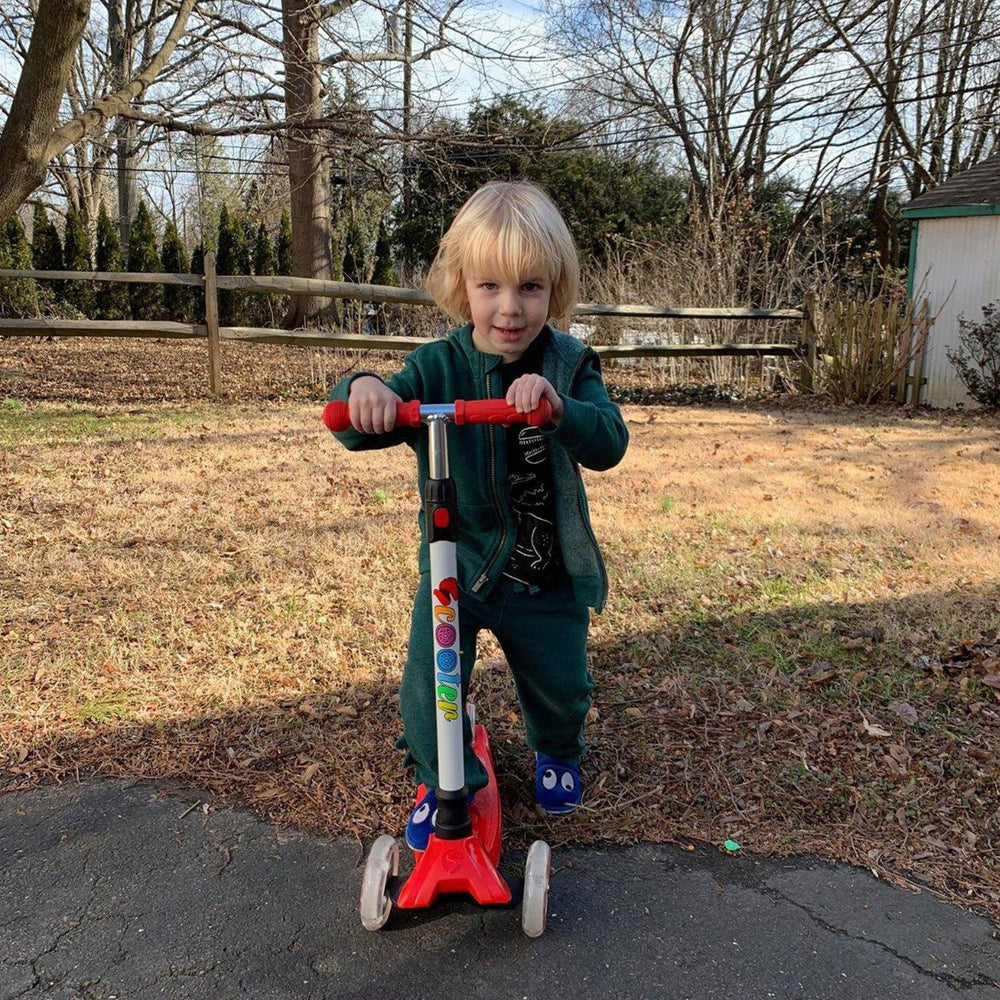 Beleev 3 wheel scooter, happy kid riding photo
